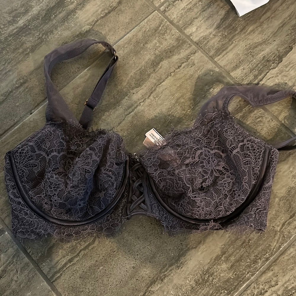 victoria secret purple lacy bra